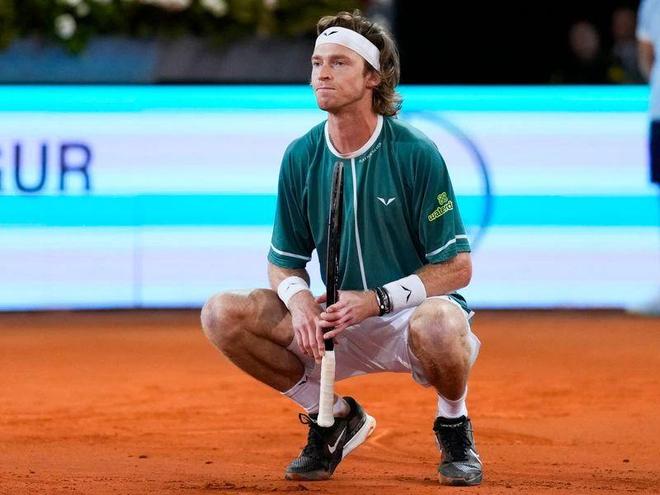 他以年长球 他以年长球